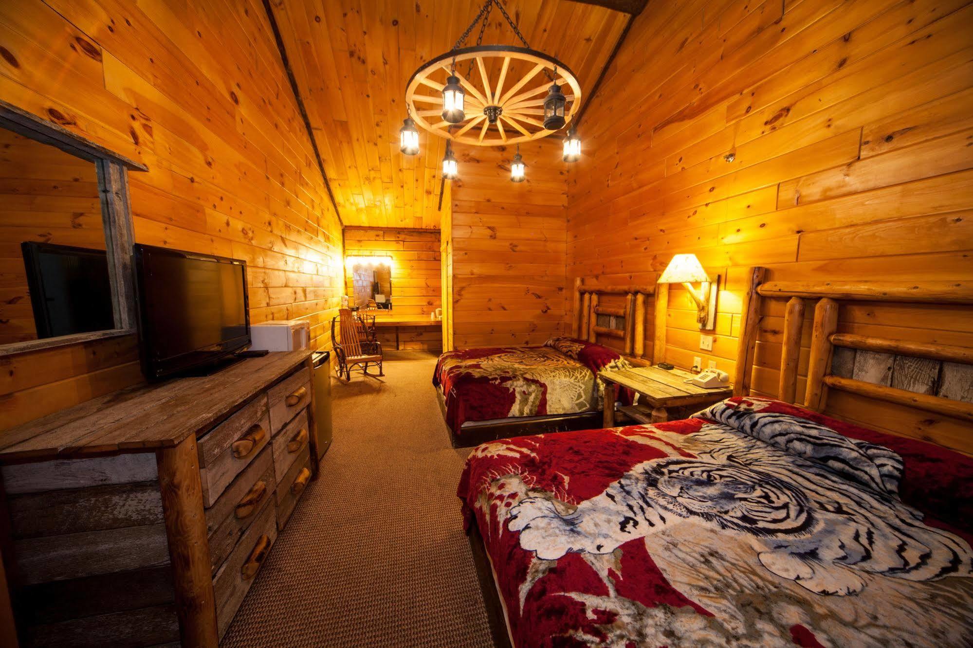 Log Cabin Lodge & Suites Jones Mills Exterior foto